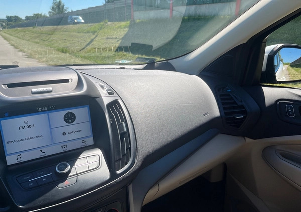 Ford Escape cena 52800 przebieg: 126000, rok produkcji 2017 z Knurów małe 781